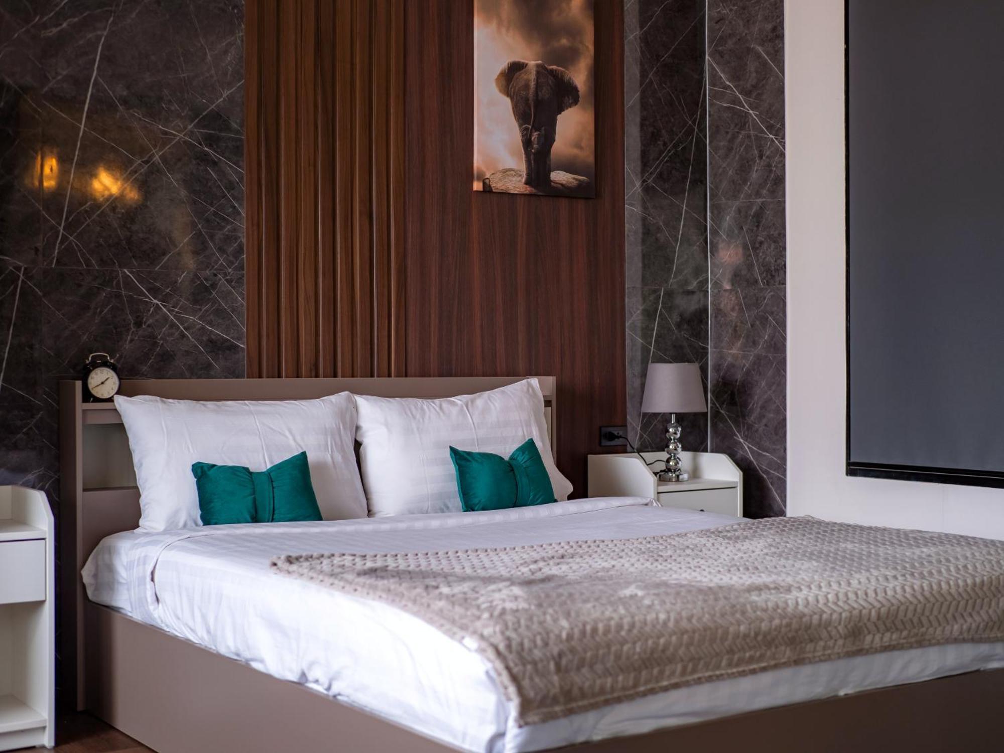 Grand Orlov Apart Hotel Patong Esterno foto